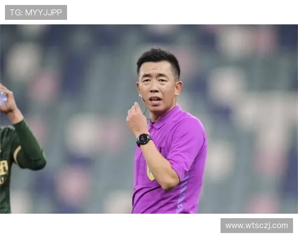 梅州客家教练组因判罚不满向主裁判王迪下跪引发热议